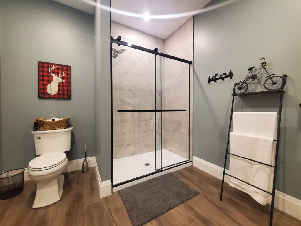 Full Bathroom 2
